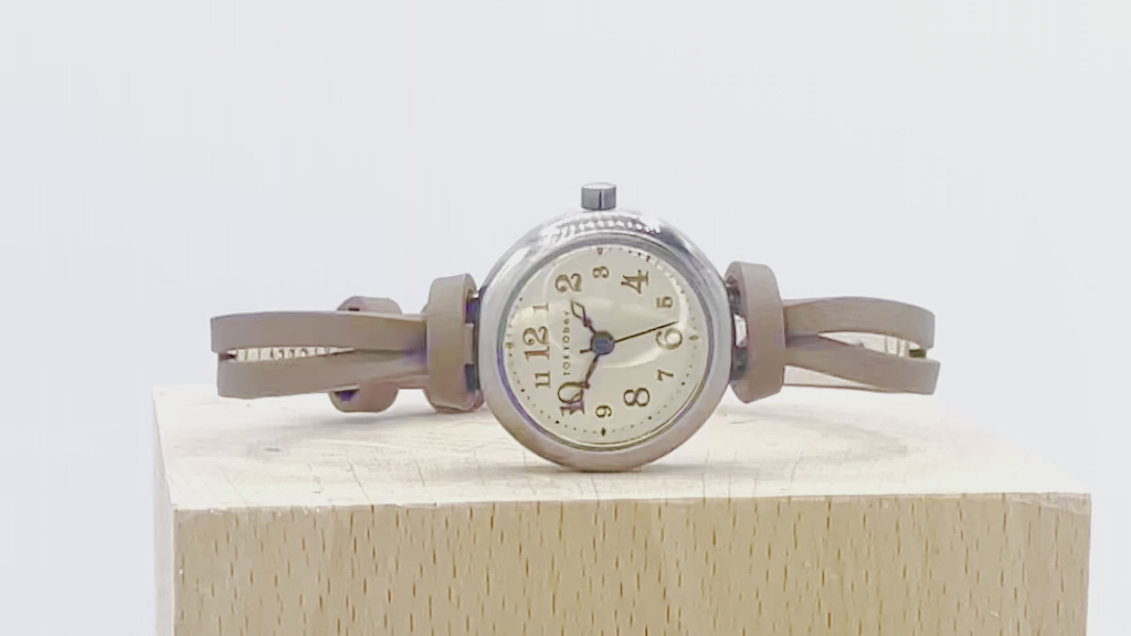 La Primevere 1899 MUCHA カメオ レディース腕時計 39 Eva Brown Leather Women's Watch | TOKYObay Watches – Tokyobay